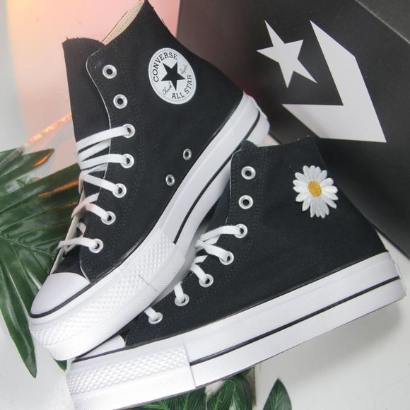 black daisy converse